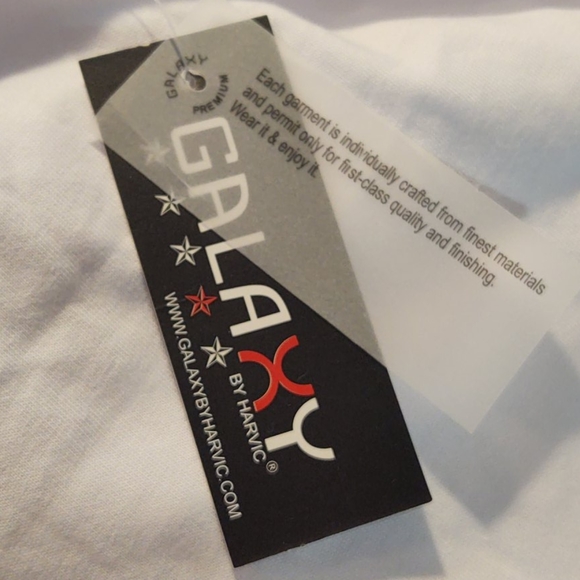 🔥 3/$10 NWT Short-Sleeve Crew-Neck Fitted Tee - Picture 4 of 5